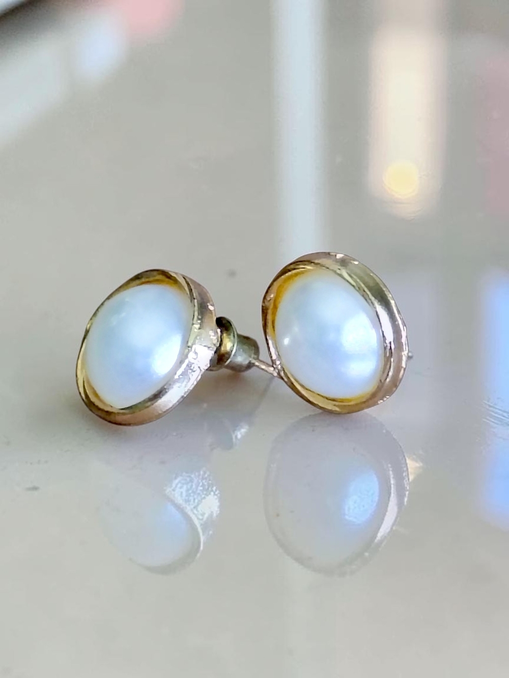 Vintage Gold Tone Trimmed Button Fox Pearl Earrings Womens